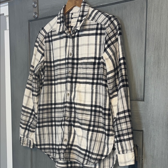 American Eagle Women’s Ahh-mazingly Soft Boyfriend Fit Size Medium Flannel Shirt - Picture 3 of 8